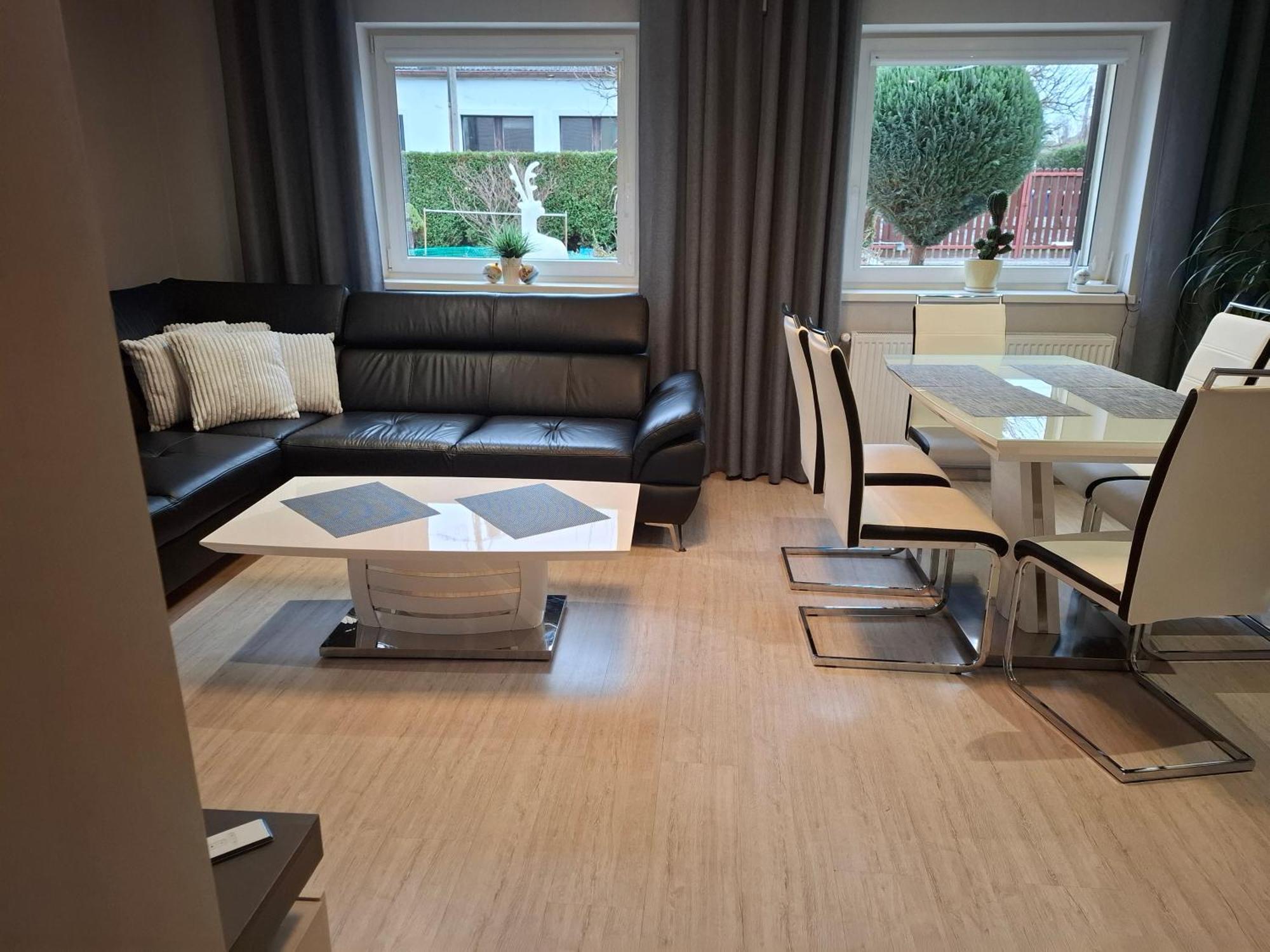 Wlodek Apartment