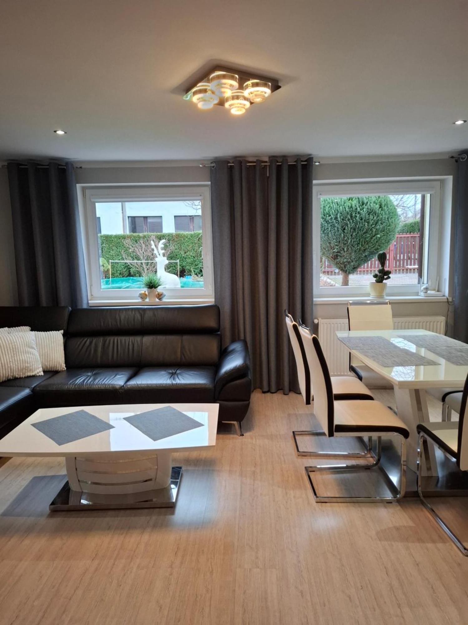 Wlodek Apartment *